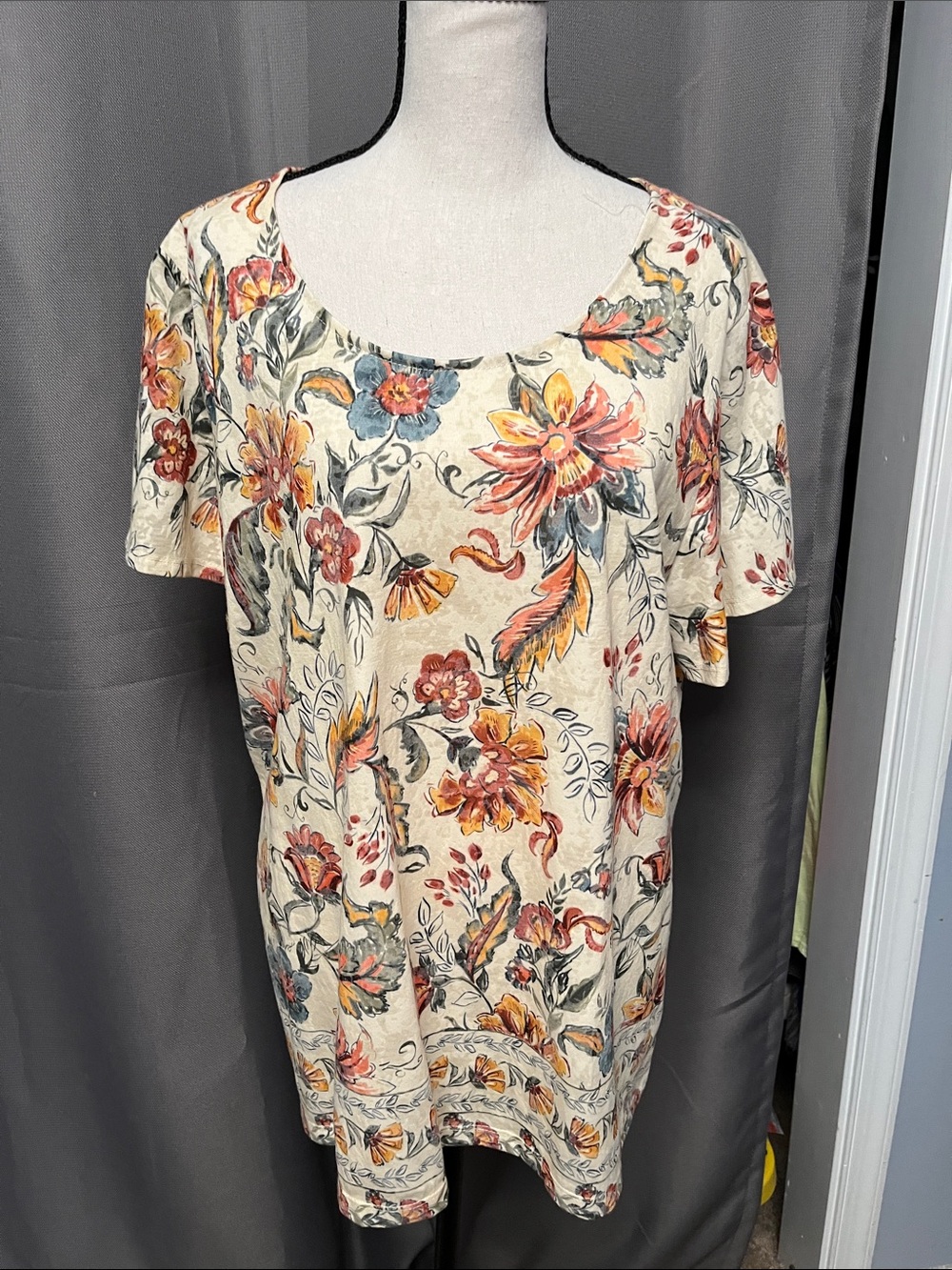 Christopher & Banks Cream Short Sleeve Floral Scoop Neck Tee with Coral & Blue